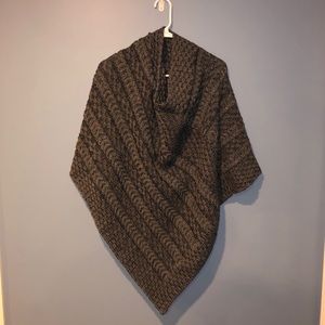 CARRAIGDONN Wool Knit Poncho